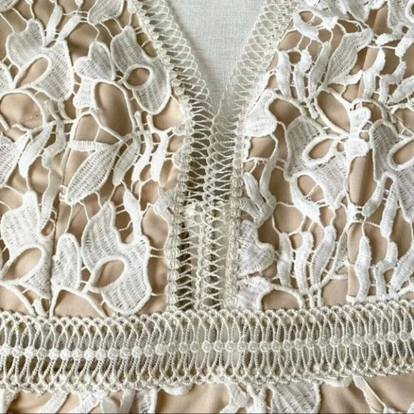 Romeo + Juliet Couture Double V Neck Midi Dress - Picture 14 of 14